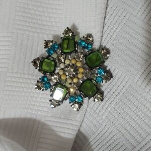 Vintage Blue Green Black White Clear Crystal Glass Flower Classic Brooch Pin